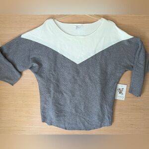 Siren Lily Gray white maternity Knit Top xl